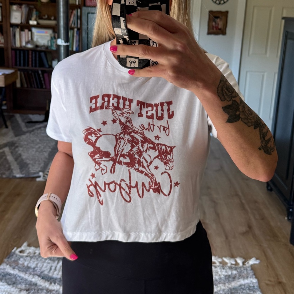 Just Here For The Cowboys Graphic Cropped Wester Tee Shirt Medium